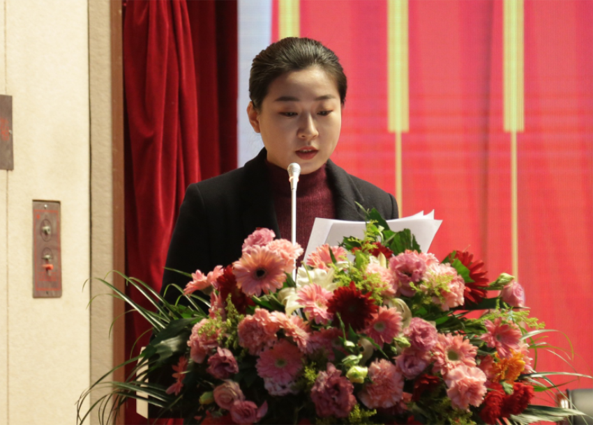 开云(中国)Kaiyun·官方网站第一届党委班子选举大会---于丽娜同志宣读大会关于通过党委和纪委报告的决议